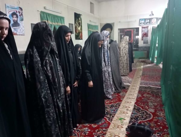 برگزاری نماز صد رکعتی در روستای گزکوه