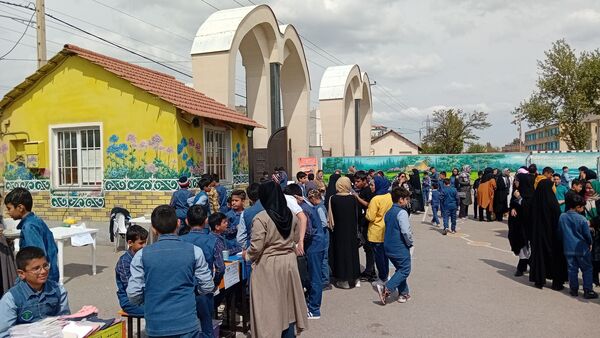 جشنواره غذا و صنایع دستی در دبستان امام حسن (ع) مصلی نژاد