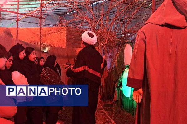 بازدید دانش‌آموزان دبیرستان یادگار امام از کوچه‌های بنی‌هاشم