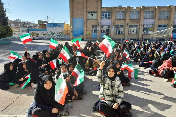 بزرگداشت دهه فجر در دبیرستان شاهد فیض ناحیه 3 شیراز