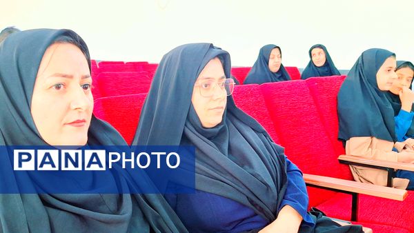 تجلیل از دانش‌آموزان نخبه مسابقات قرآن، عترت و نماز و تربیت‌بدنی