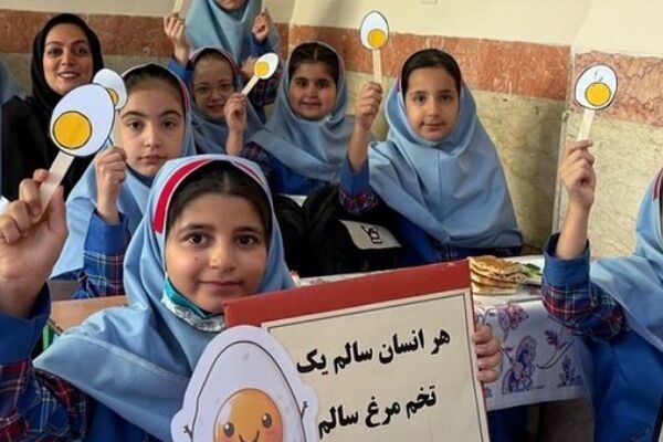 زنگ سلامت در دبستان دخترانه زکیه با طعم تخم‌مرغ به صدا درآمد