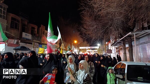 دهه نودی‌ها در زیر چتر انقلاب 