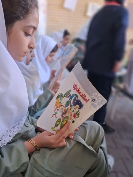 کافه کتاب دبستان سمیه مهربان