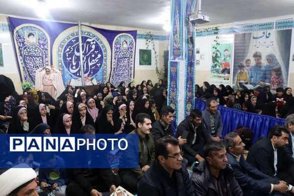 برگزاری باشکوه هشتمین محفل ویژه قرآنی «رواق» با محوریت ترویج جلسات خانگی قرآن کریم در شهرستان فلارد