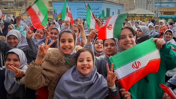 جشنی به رنگ پرچم ایران در دبستان نیایش 