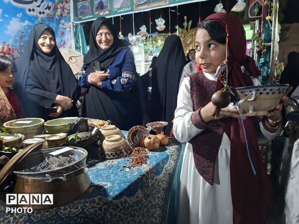 غرفه شهرستان تفت در نمایشگاه از ریشه تا رویش