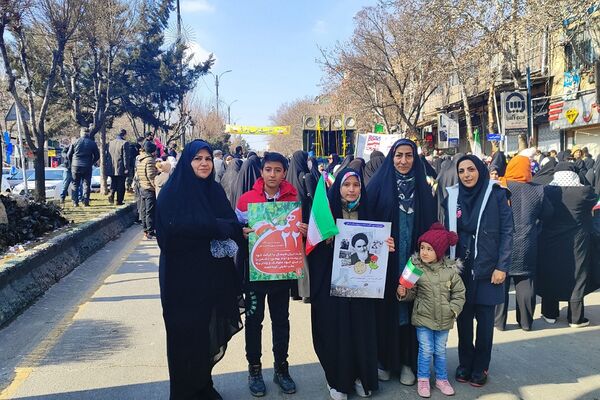 راهپیمایی پرشور ۲۲بهمن در رودهن 