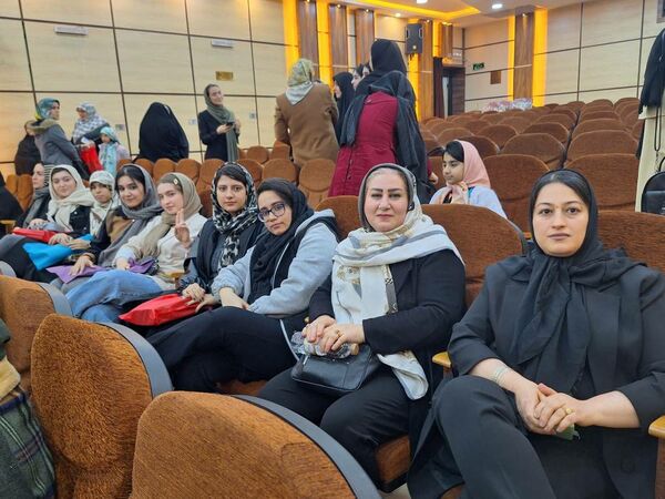 گرامیداشت معلمان و فارغ‌التحصیلان در دبیرستان شهید بابایی