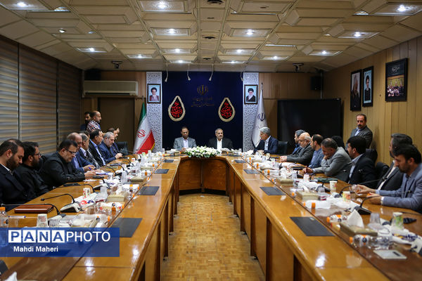 اولین نشست صمیمی وزیر آموزش و پرورش دولت چهاردهم با اعضای شورای معاونان