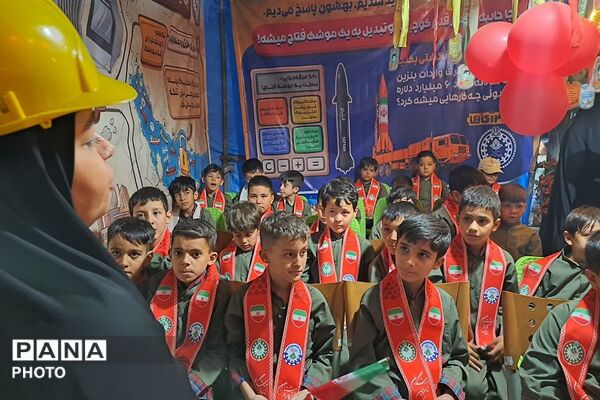 بازدید رئیس سازمان دانش‌آموزی شهرستانهای استان تهران از غرفه «با انرژی‌ها» در منطقه کهریزک