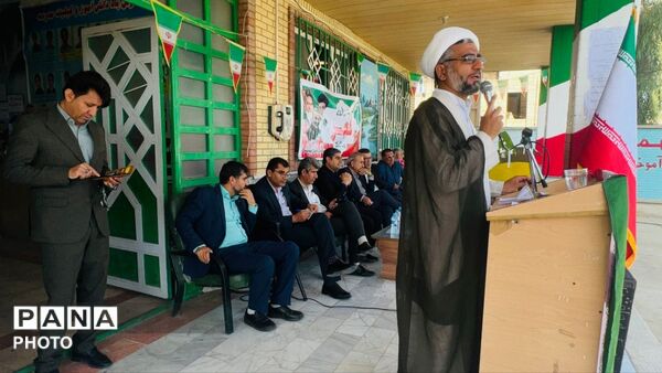 جشن تجلیل از دانش‌آموزان برتر امتحانات نوبت اول و مسابقات علمی در مدرسه تیزهوشان شهید بهشتی دهدشت
