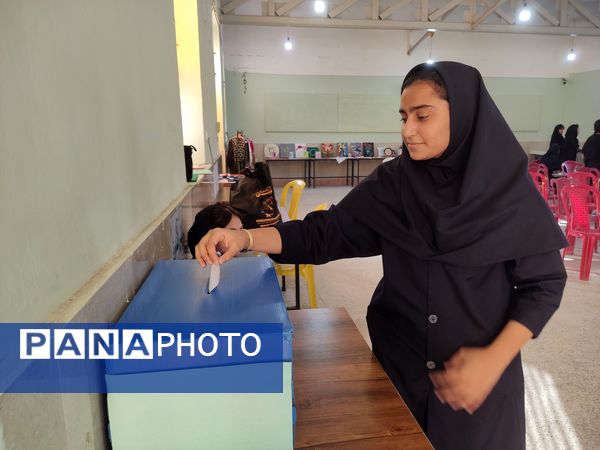 برگزاری باشکوه انتخابات شورای دانش‌آموزی در هنرستان زهرای مرضیه بندرعباس