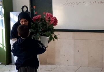 تقدیر از  مقام شامخ پرستار در دبستان پسرانه جمال ناحیه ۵اصفهان