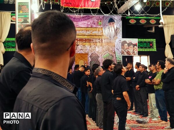مراسم دسته‌روی زنجیرزنی ظهر عاشورا در روستای فدافن کاشمر