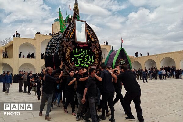 آیین سنتی نخل برداری در بنادکوک دیزه به مناسبت شهادت امام رضا (ع)