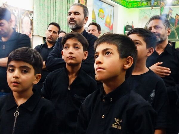 نوای “لبیک یا حسین” در شب پنجم محرم در رزق آباد طنین‌انداز شد