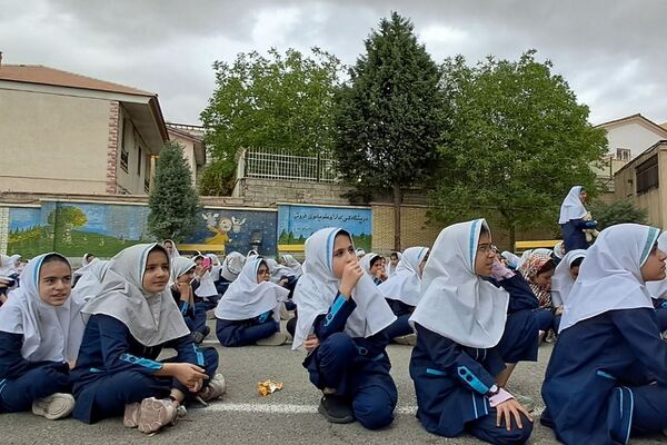 هنرنمایی دانش آموزان  مدرسه خواهران بابایی در روز دختر