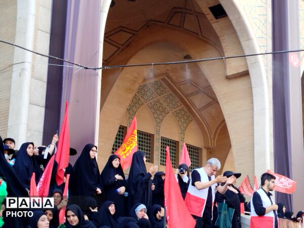 ثبت تاریخی‌ترین وداع در قلب جهان