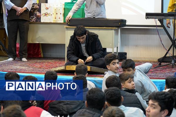 جشن پیروز انقلاب در دبیرستان تهرانی باقرشهر 