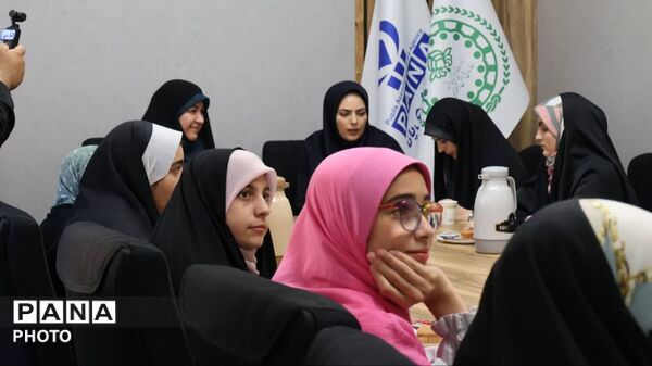 تولدی دوباره برای پانا در کنار خبرنگاران برتر 