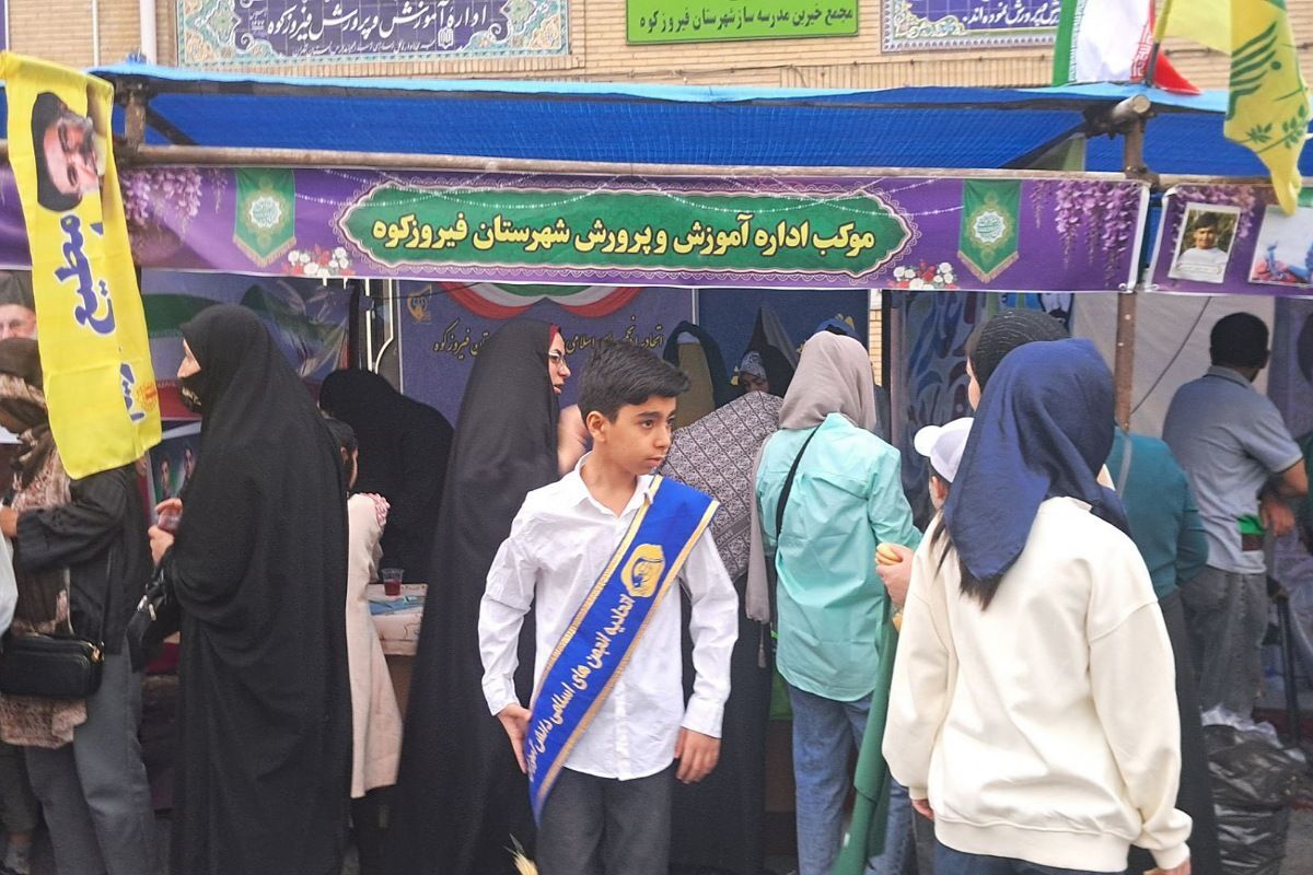 برپایی موکب «غرفه ولایت» توسط دانش‌آموزان انجمن‌های اسلامی فیروزکوه