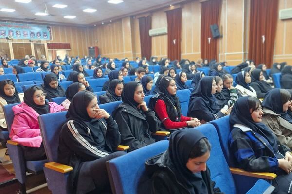 آیین تجلیل و اختتامیه طرح‌های آموزشی معاونت آموزش متوسطه و برگزیدگان رتبه‌های برتر آموزشی در قرچک