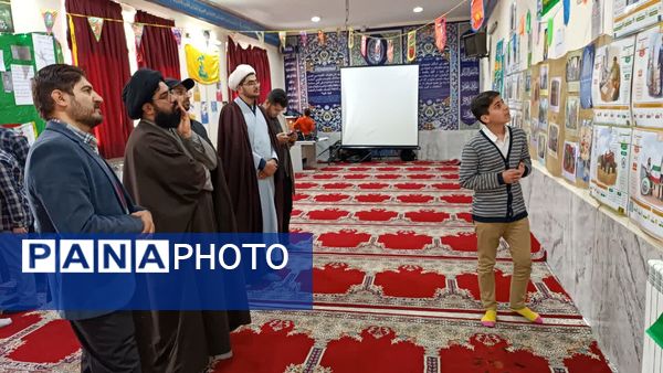 برپایی نمایشگاه مدرسه انقلاب در دبیرستان شهید رجایی