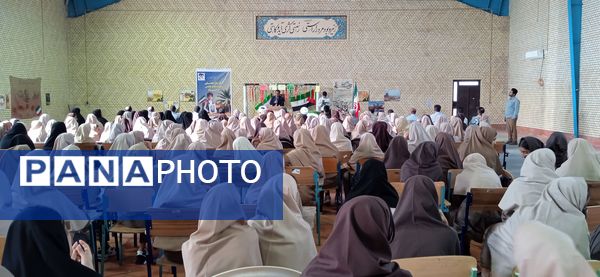 نواختن زنگ مهر و ایثار در مدارس جزیره هرمز 