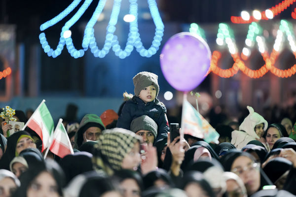 همخوانی سرود «سلام یا مهدی» با حضور ابوذر روحی در مسجد جمکران
