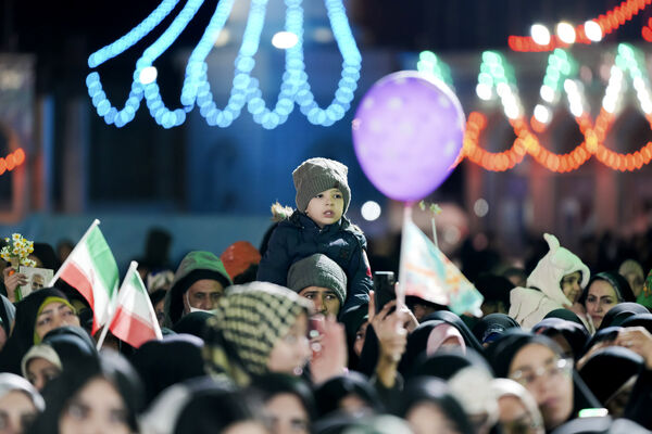 همخوانی سرود «سلام یا مهدی» با حضور ابوذر روحی در مسجد جمکران