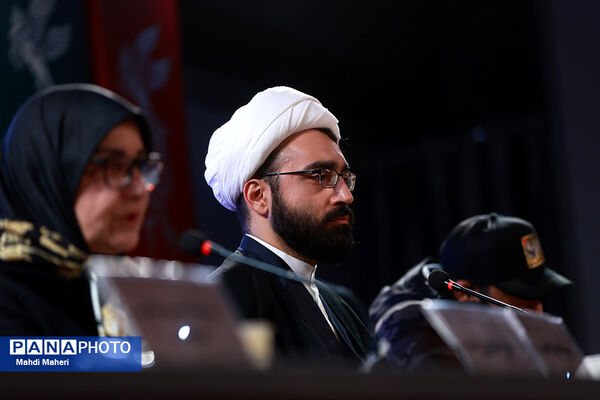 نشست نقد و بررسی فیلم «غوطه‌ور» در چهل و چهارمین جشنواره ملی فیلم فجر