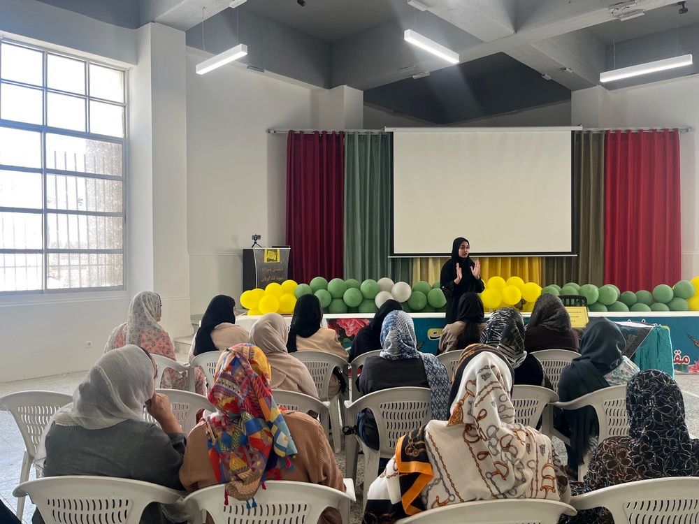جلسه اولیا و مربیان پایه سوم در دبستان شهید تندگویان