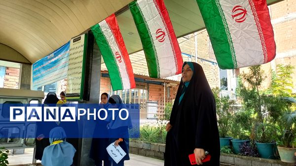 قدم‌های کوچک برخاک بزرگ