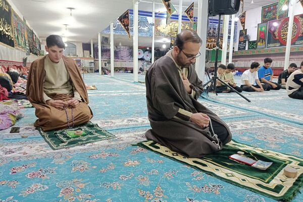 مراسم معنوی اعتکاف در مسجد اعظم حضرت ابوالفضل (ع) بهارستان دو