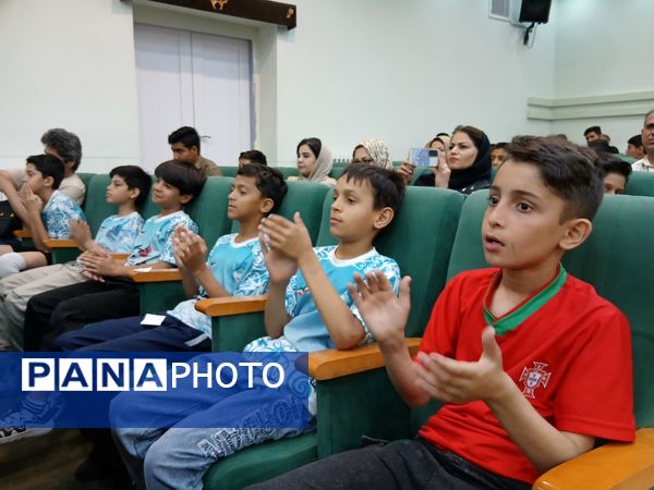 برگزاری مراسم تقدیر و تجلیل از دانش آموزان فوتبالیست باشگاه میعاد 