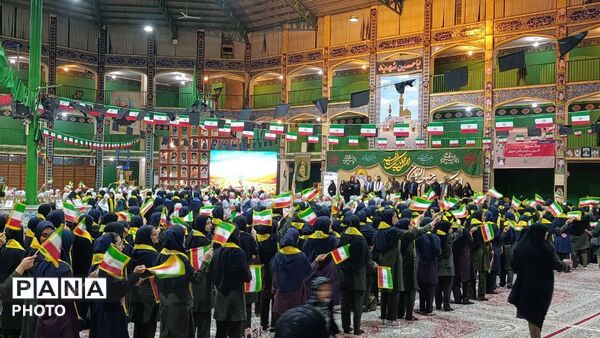 جشن بیست‌وهفتمین سالگرد تاسیس سازمان دانش آموزی توسط پیشتازان یزدی