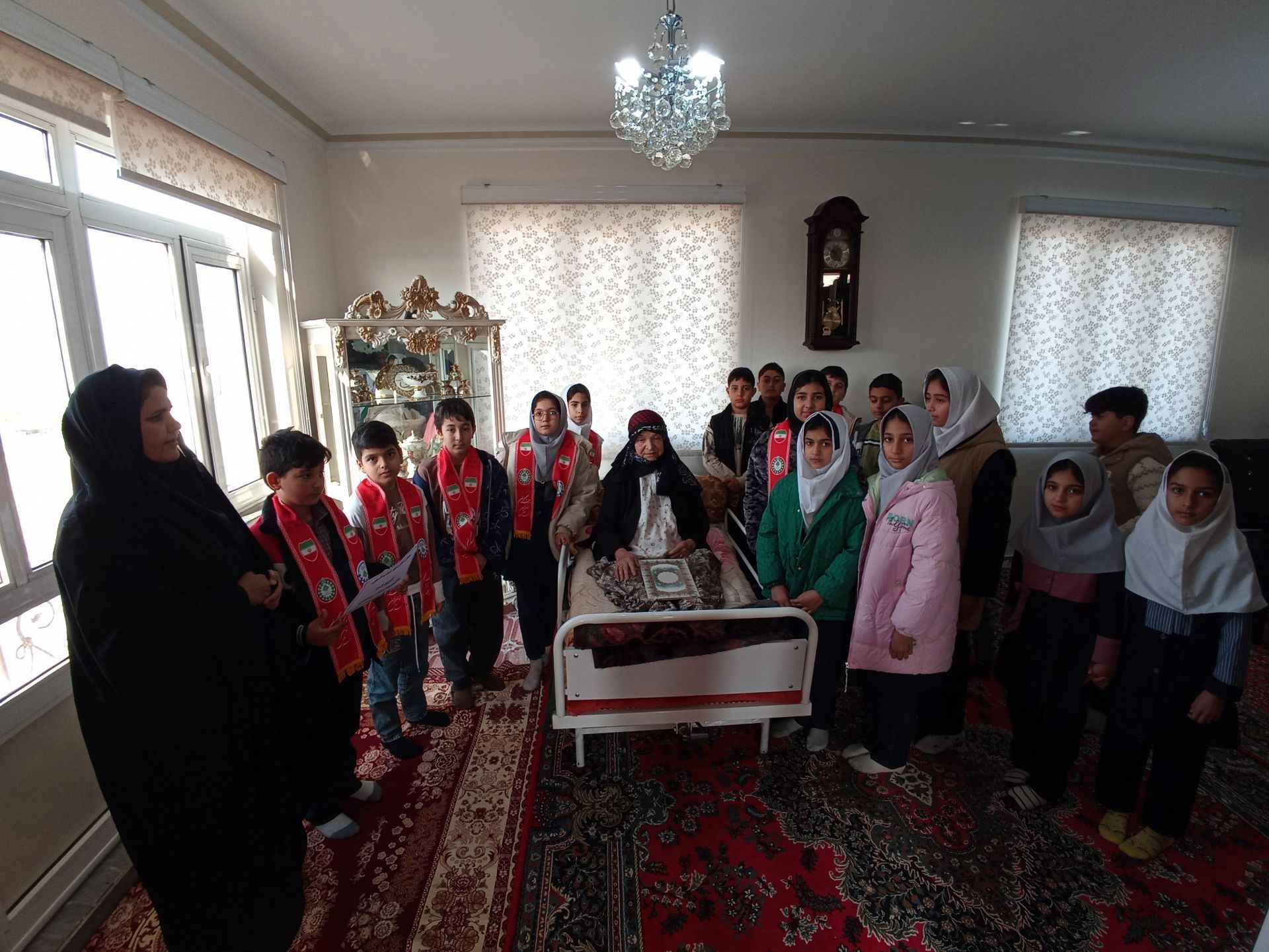 تجلیل پیشتازان از مادران شهدا به‌مناسبت هفته قرآن، عترت و نماز در خداآفرین