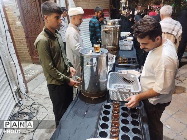 چایخانه حوزه علمیه گلشن؛ همراه با طلاب در سوگ رهبر امت در شب صد و هفتاد و نهم