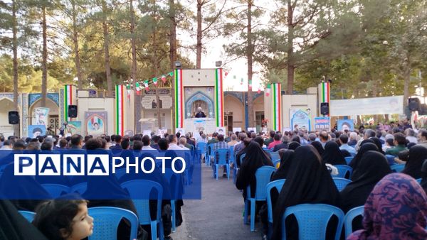 غبارروبی مزار شهدا توسط مسئولین شهرستان نیشابور انجام شد 