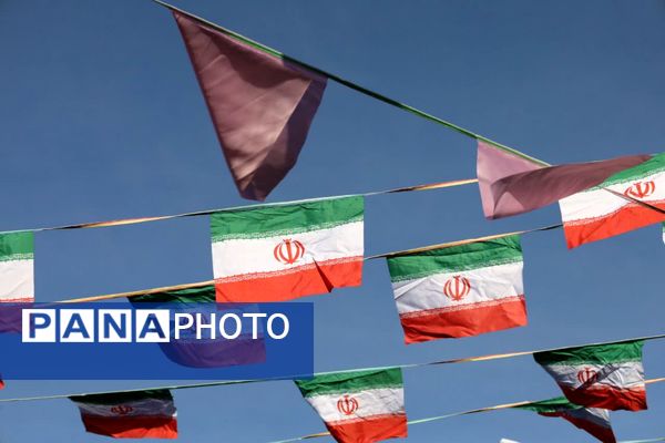 آیین نمادین نواختن «گلبانگ انقلاب اسلامی » در مدرسه احمد فتاحی ناحیه دو یزد