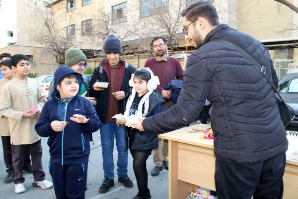 به مناسبت دهه فجر پرچم جمهوری‌اسلامی‌ایران در آموزش و پرورش منطقه۱۰ به اهتزاز درآمد