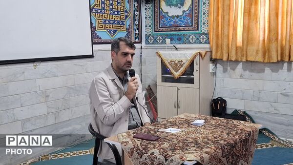 نشست صمیمی دانش آموزان هنرستان اندیشه شهر کهک با نماینده مردم قم در مجلس
