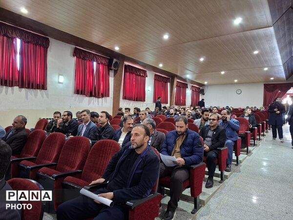 نشست آموزشی و پرورشی مدیرکل آموزش و پرورش استان اصفهان در شهرستان فریدن 
