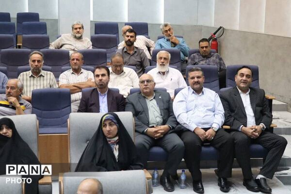 رونمایی از کتاب «از دفاع تا خدمت مقدس» 