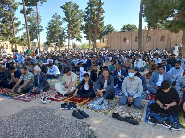 اقامه نماز عید فطر با حضور گسترده مردم اهل سنت تربت جام