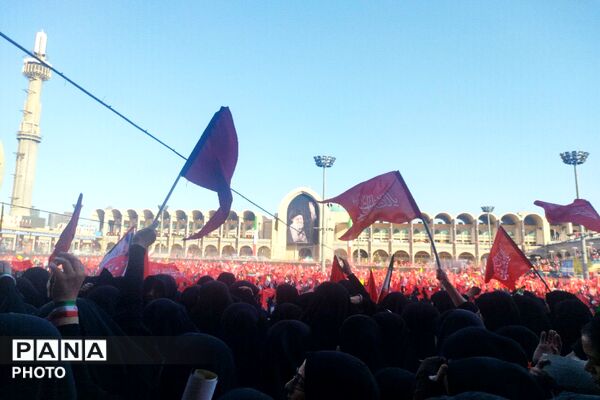 بدرقه با اشک و بیعت ،ایران در سوگِ قائد شهید امت
