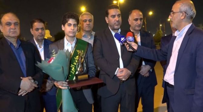 استقبال گرم دشتستانی‌ها از دانش‌آموز نخبه برازجانی برگزیده جایزه ملی البرز