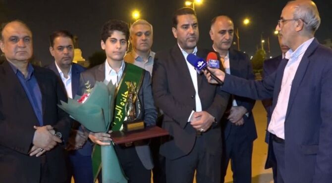 استقبال گرم دشتستانی‌ها از دانش‌آموز نخبه برازجانی برگزیده جایزه ملی البرز