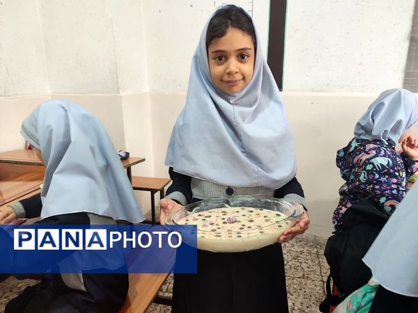  جشنواره غذای سالم در دبستان شاهد حاج تقی آقا بزرگ ناحیه یک مشهد 